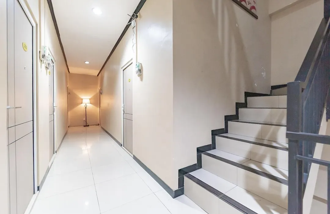Reddoorz Near Botani Square Mall-1