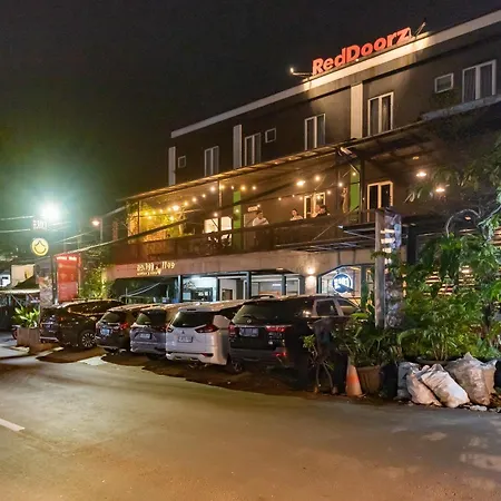 Reddoorz Near Botani Square Mall-2